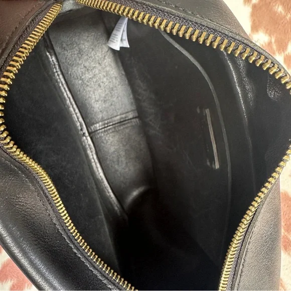 Madewell — The Large Transport Camera Bag in true black - Picture 10 of 15